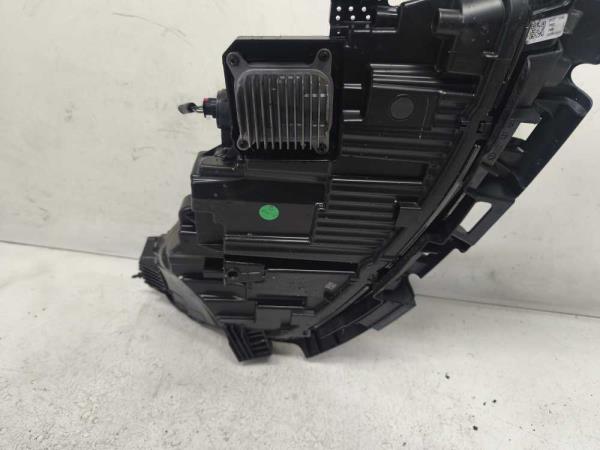 PHARE GAUCHE TESLA - Vue 3